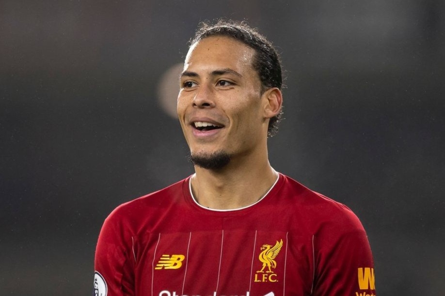 CDV phan khich voi pha thoat viet vi cua Van Dijk hinh anh