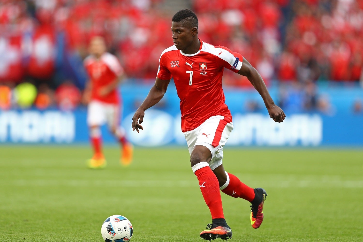 Cau thu sinh ngay Valentine anh 11