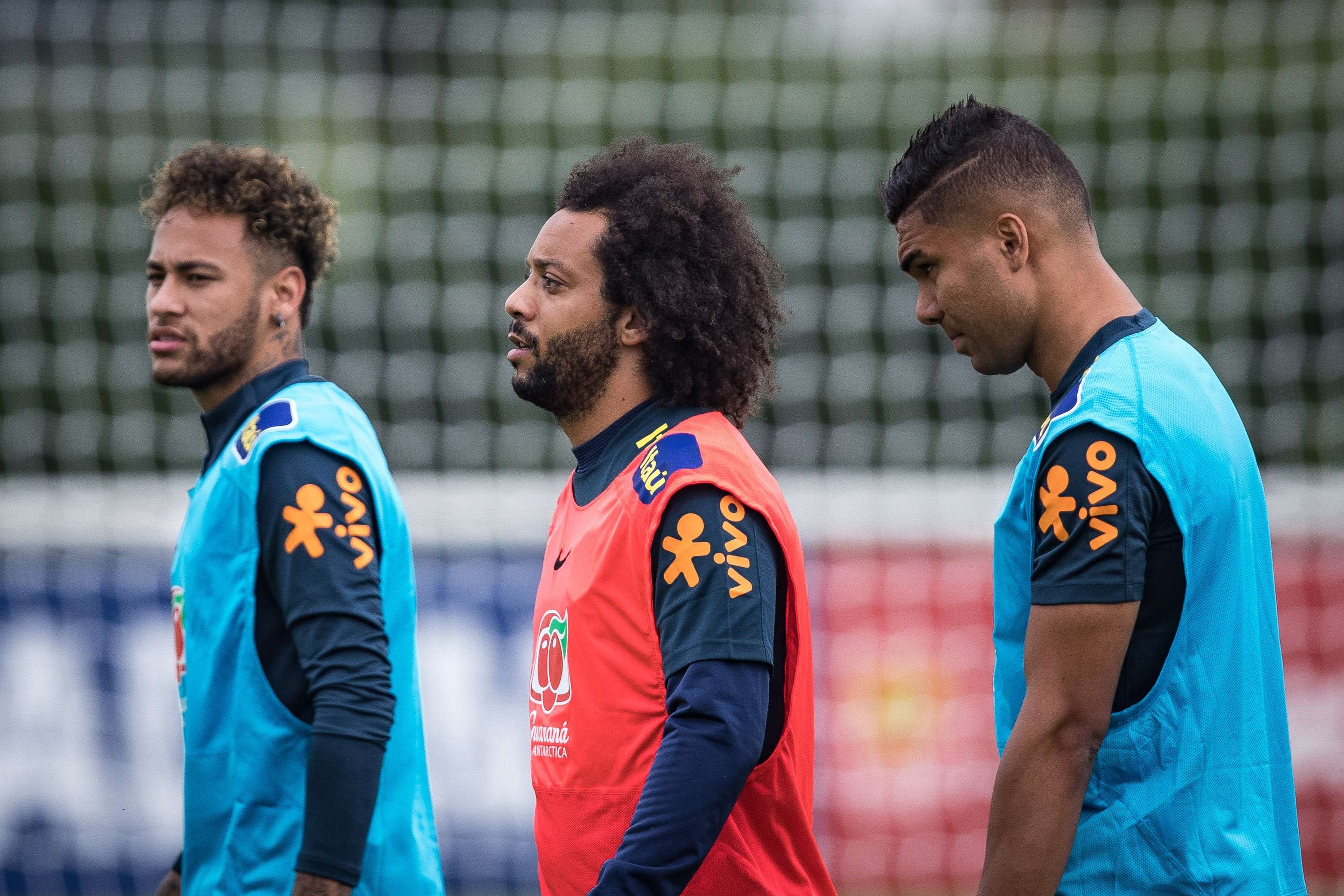 Casemiro cheo keo Neymar anh 2