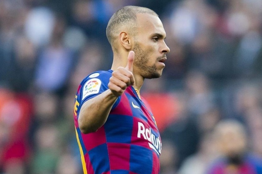 Braithwaite gay bat ngo voi man ra mat Barca hinh anh