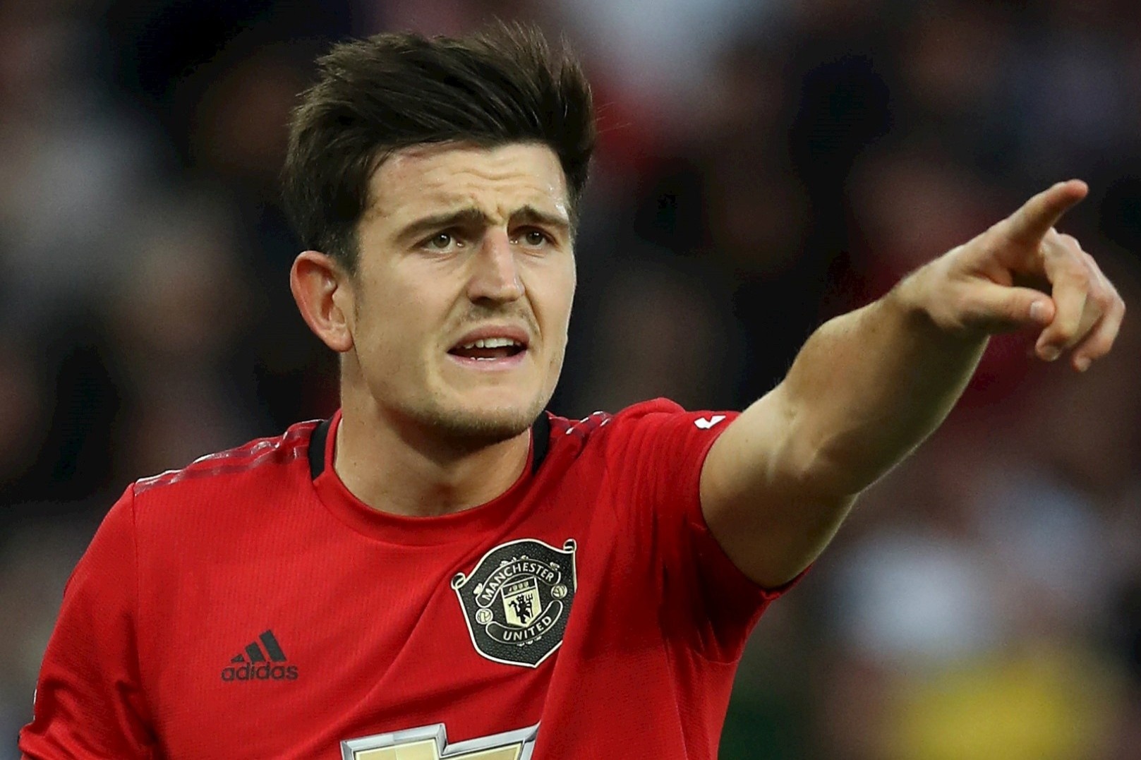 Maguire keu goi dong doi tai Man United cat giam tien luong hinh anh