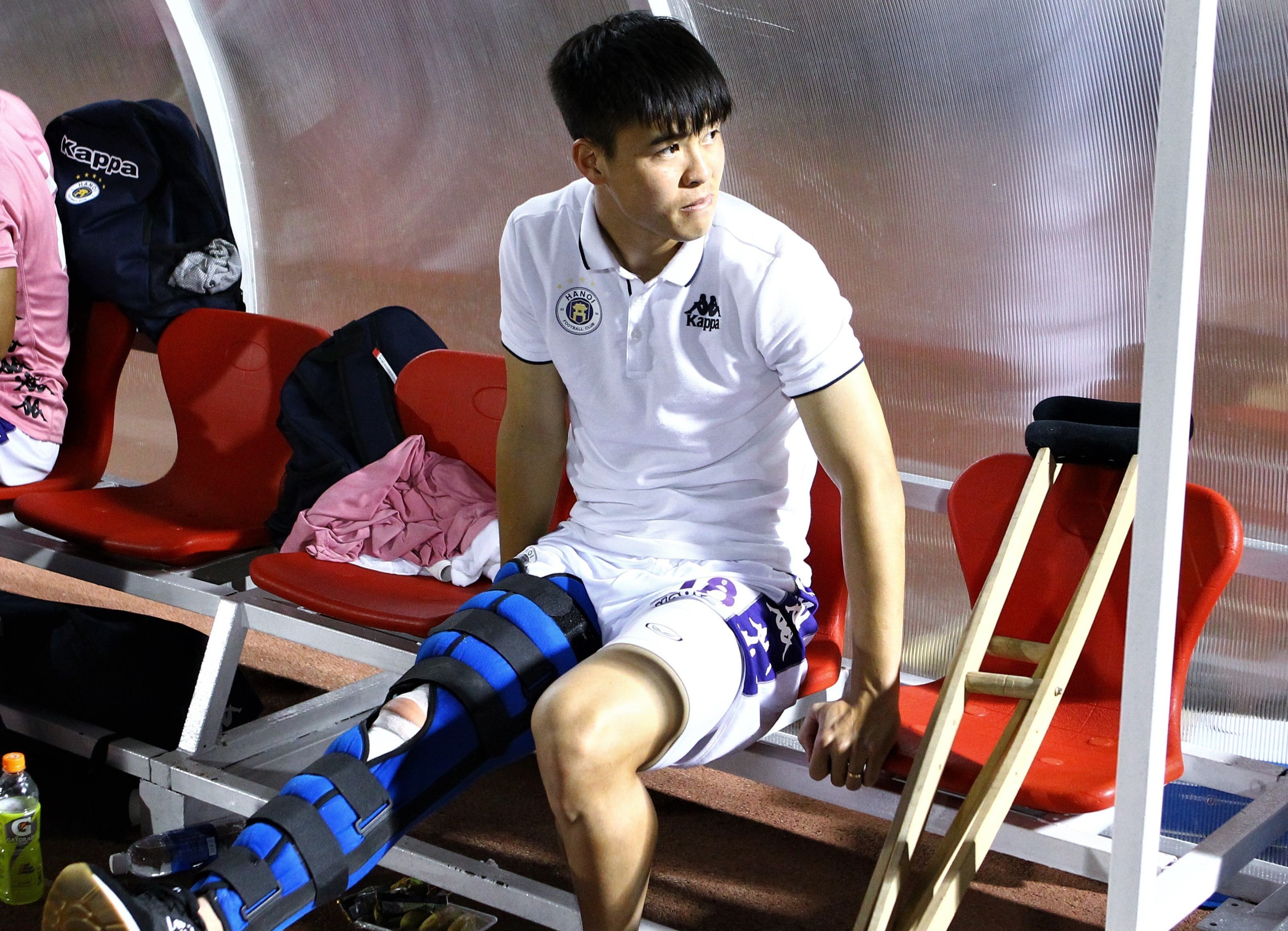 'Bo Duy Manh khoc khi biet tin chan thuong cua con trai' hinh anh