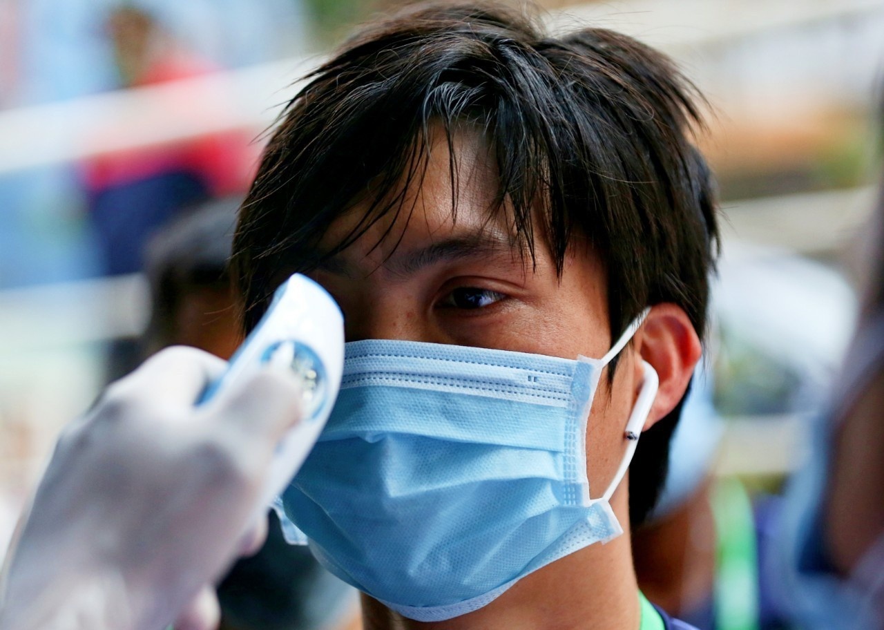 Cau thu HAGL phai kiem tra than nhiet truoc khi vao san hinh anh