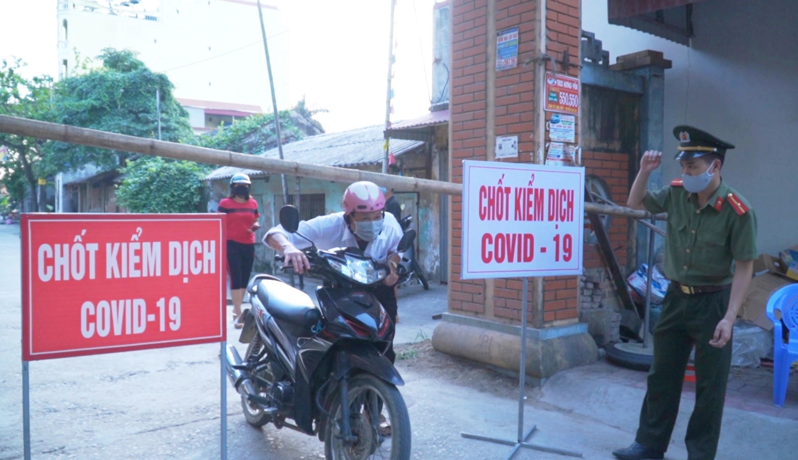 den bu vi mat viec do Covid-19 anh 1