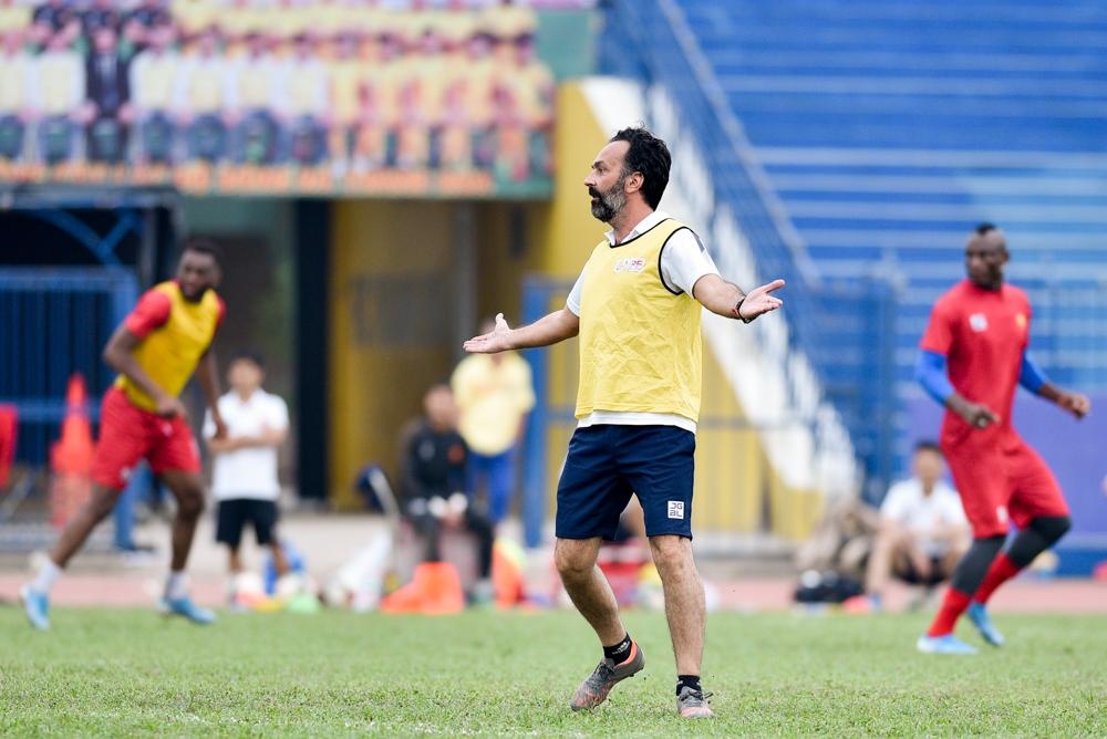 Cau thu da V.League 10 nam chua biet chay cho anh 1