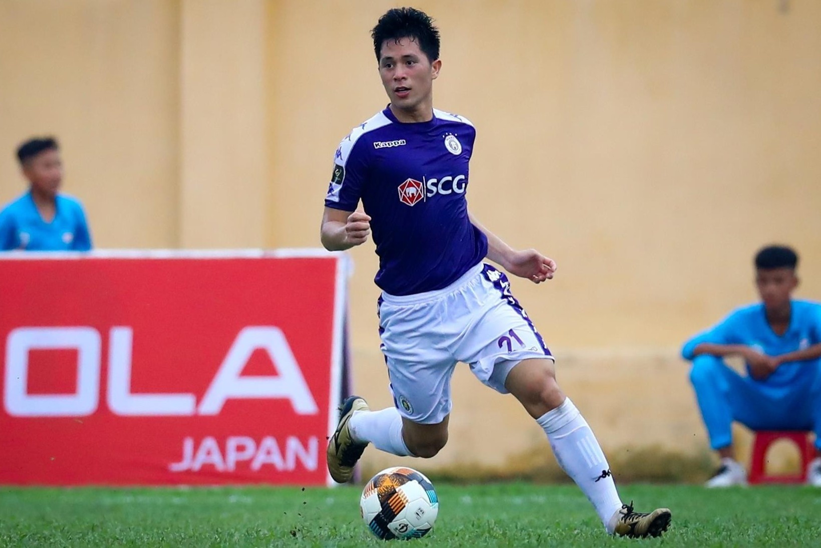 CLB Ha Noi thua tran va noi nho Dinh Trong hinh anh