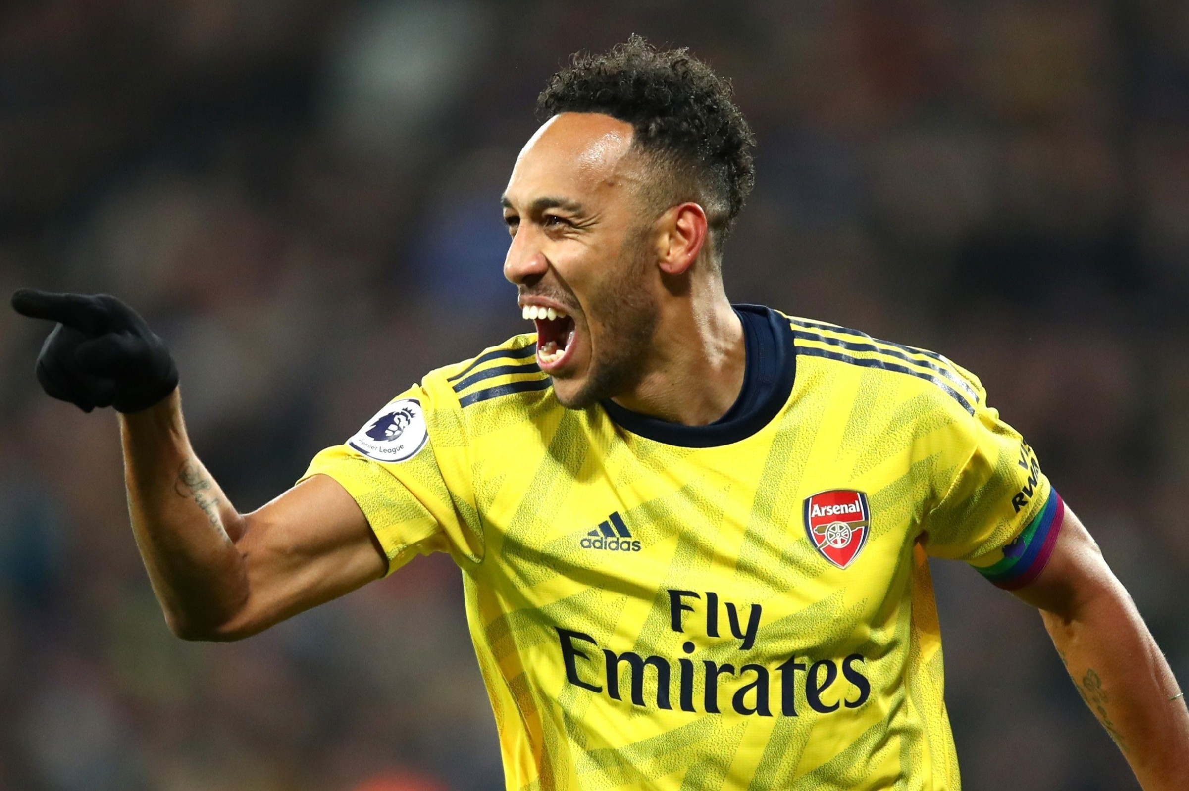 Arsenal muon nhan 50 trieu bang trong thuong vu Aubameyang hinh anh