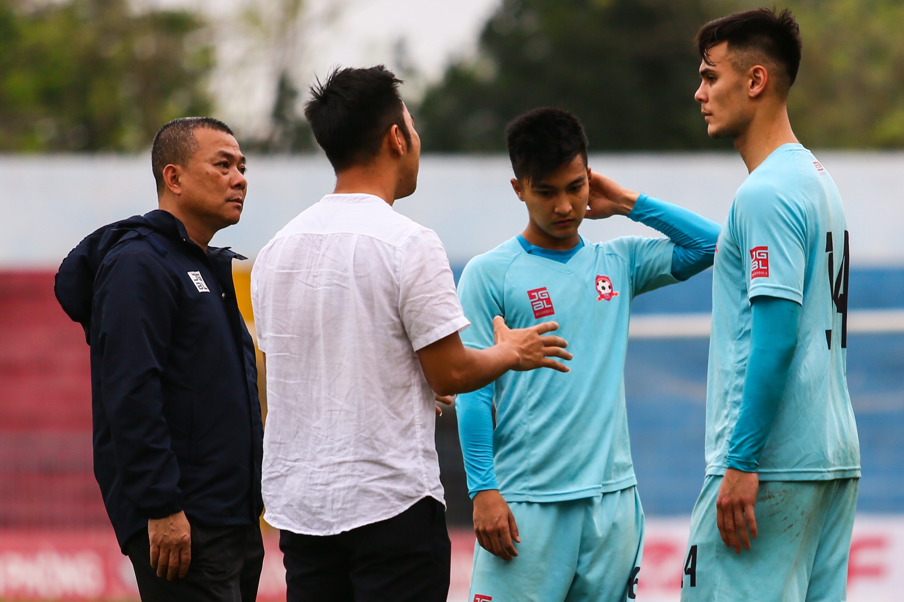 HLV Hai Phong nhac rieng 2 cau thu Viet kieu o cuoi buoi tap hinh anh