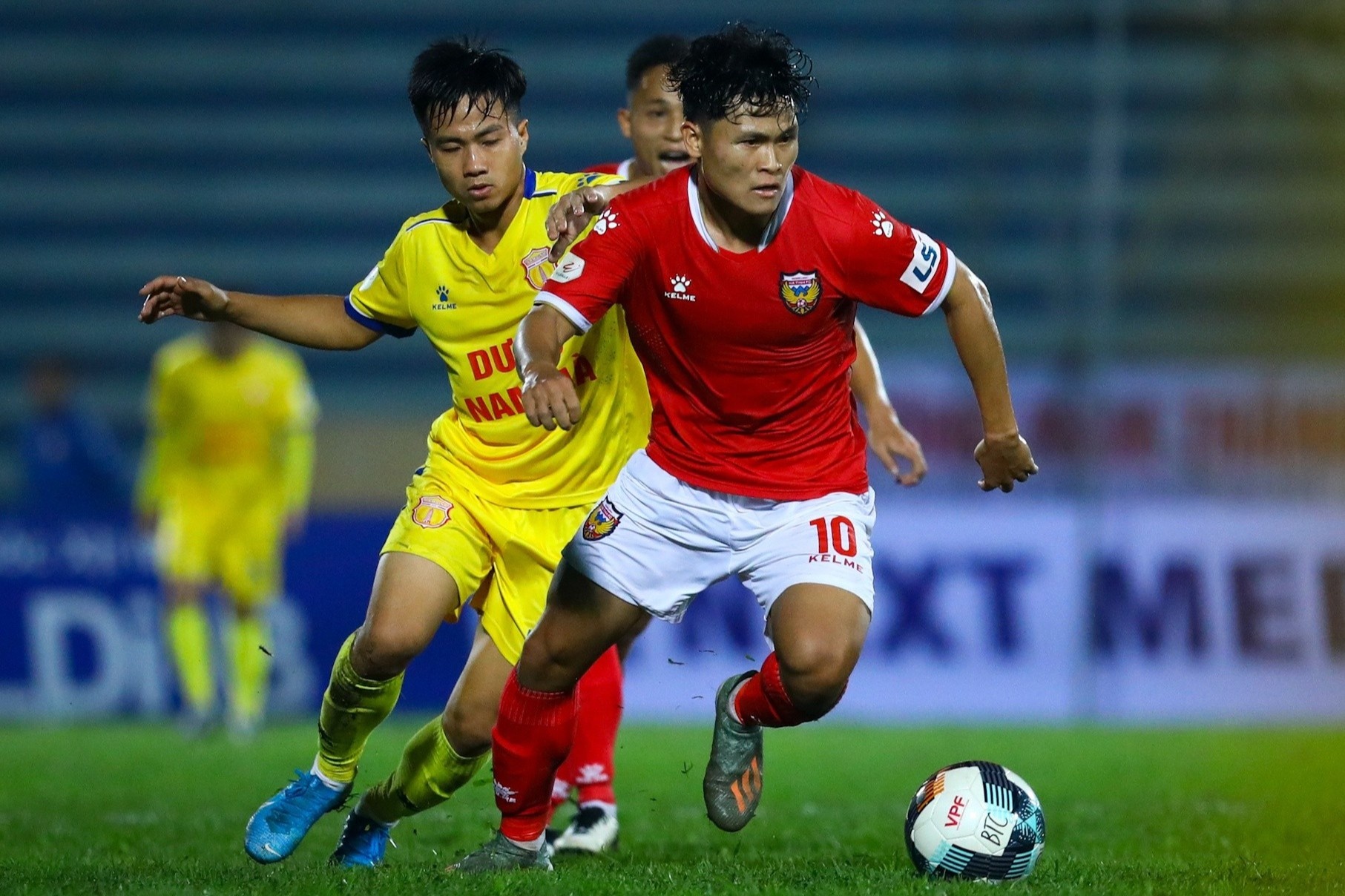 V.League nen to chuc nhu nao neu khong co doi xuong hang? hinh anh