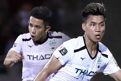 Doi hinh toan hau ve bien cua bong da Viet Nam hinh anh