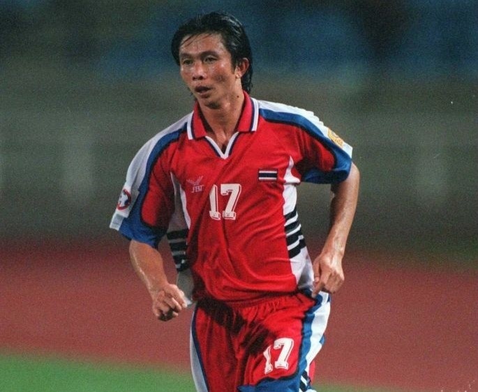 Cau thu tung choi bong o V.League va Thai League anh 4