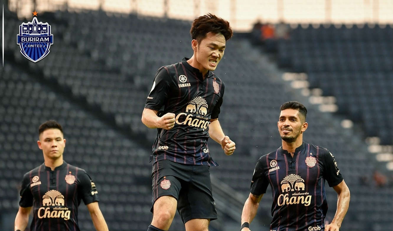 Cau thu tung choi bong o V.League va Thai League anh 9