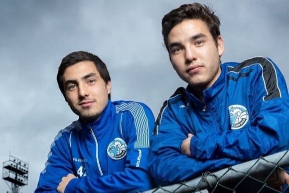 Bao Malaysia goi y nhap tich cap song sinh choi bong tai Ha Lan hinh anh