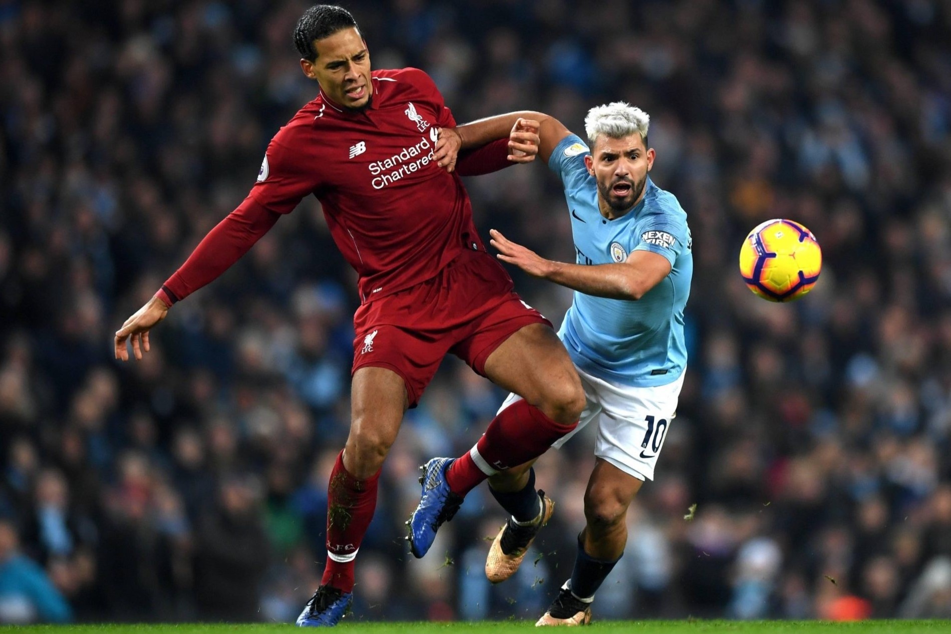 Aguero: 'Van Dijk chay hai buoc bang toi chay 50 buoc' hinh anh
