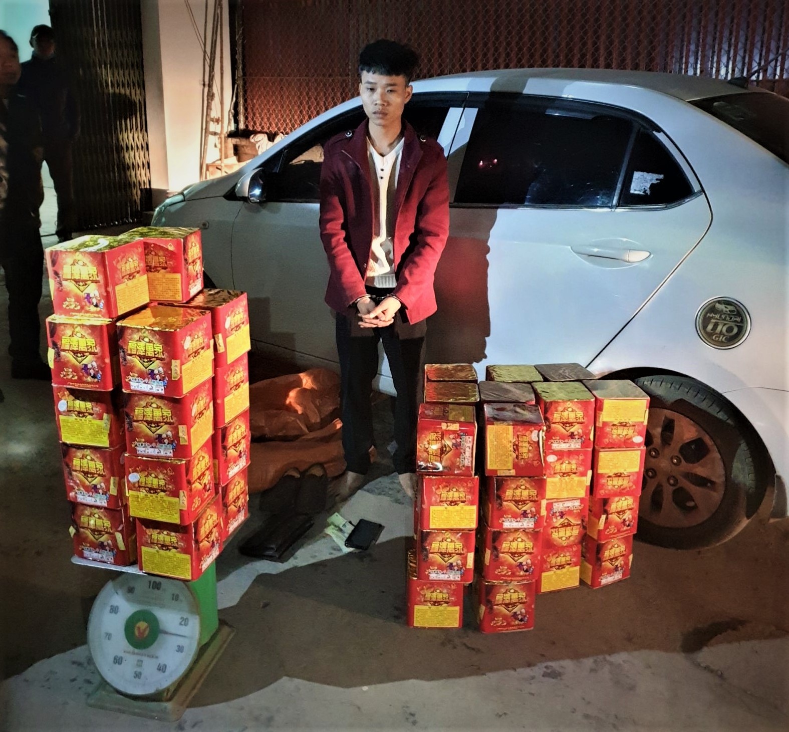 Vận chuyển gần 85 kg pháo nổ ảnh 1 Van chuyen gan 85 kg phao no anh 1