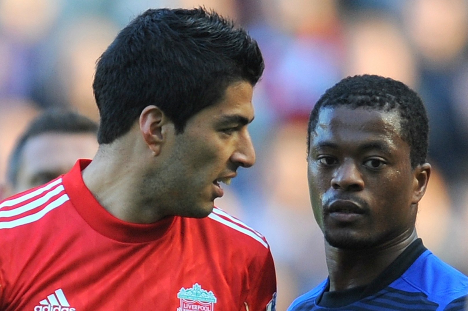 Evra bi CDV Liverpool doa giet sau mau thuan voi Suarez hinh anh