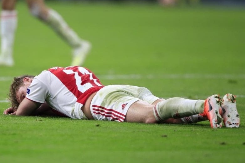 Ajax va cai ket dang do cho cau chuyen co tich hinh anh