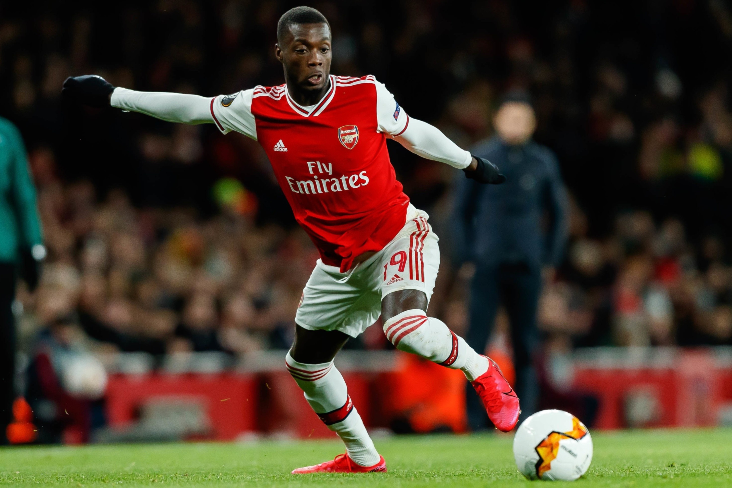 Arsenal ban 6 cau thu de lay tien tra no thuong vu Pepe hinh anh