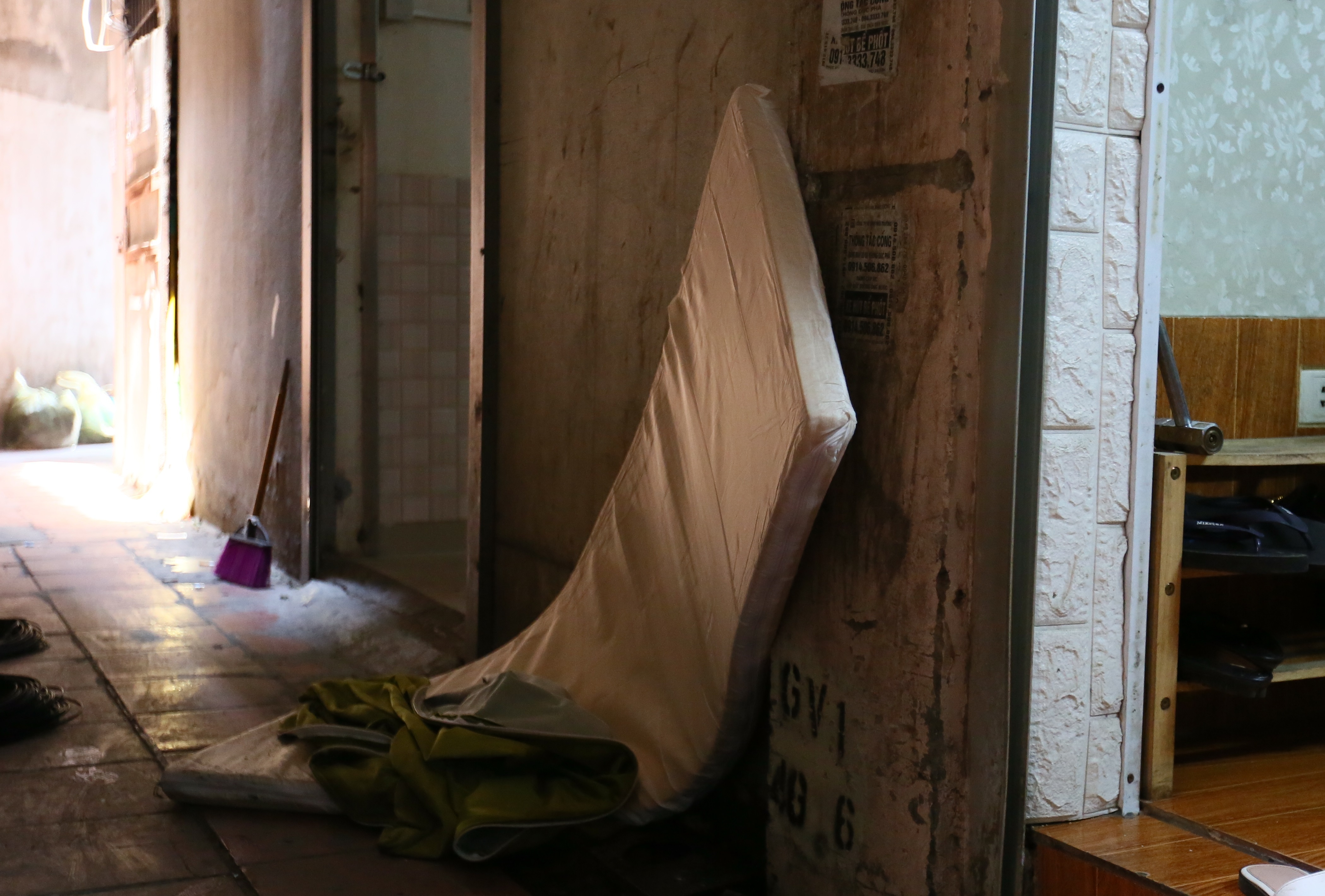 Nghi pham giet nguoi tron tren noc nha thoat chet the nao? hinh anh