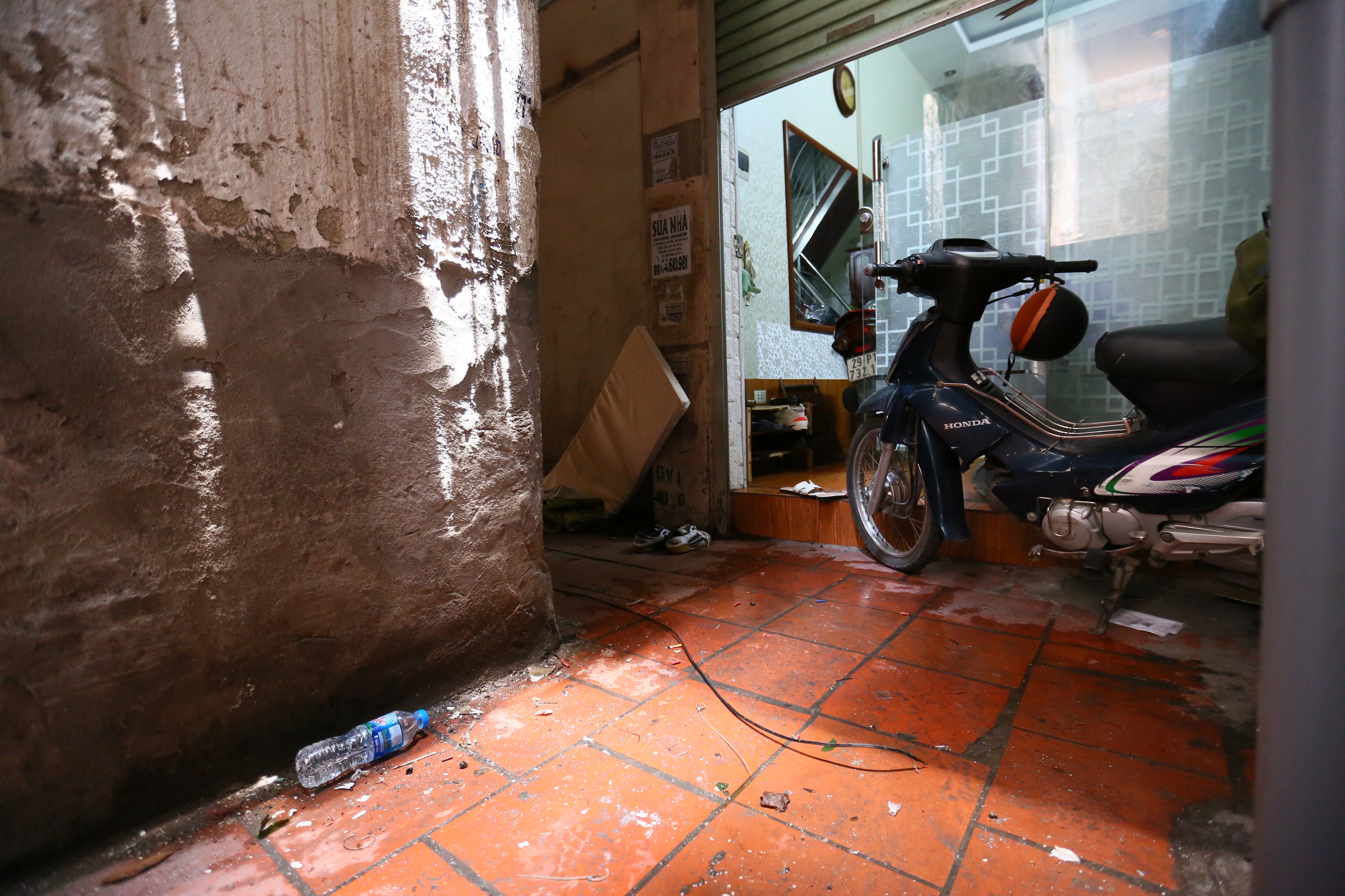 ke giet nguoi tron tren noc nha thoat chet the nao anh 1