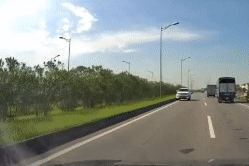 Xe 7 cho chay nguoc chieu tren cao toc hinh anh