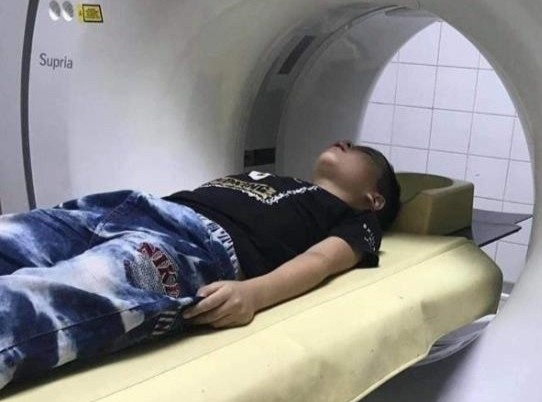 Khoi to nguoi dan ong hanh hung hoc sinh lop 1 hinh anh