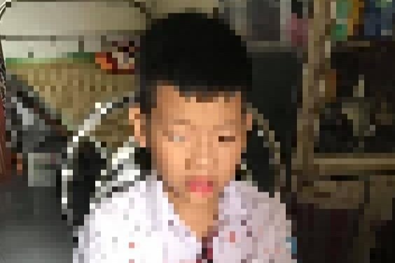 Hoc sinh lop 1 bi phu huynh cua ban hanh hung hinh anh