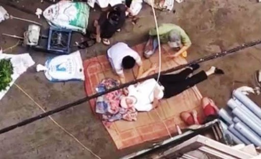 Xe rua tu tang 5 roi trung nguoi di bo hinh anh