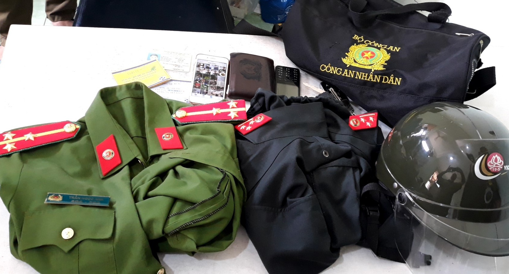 Gia danh canh sat hinh su de lua dao hinh anh