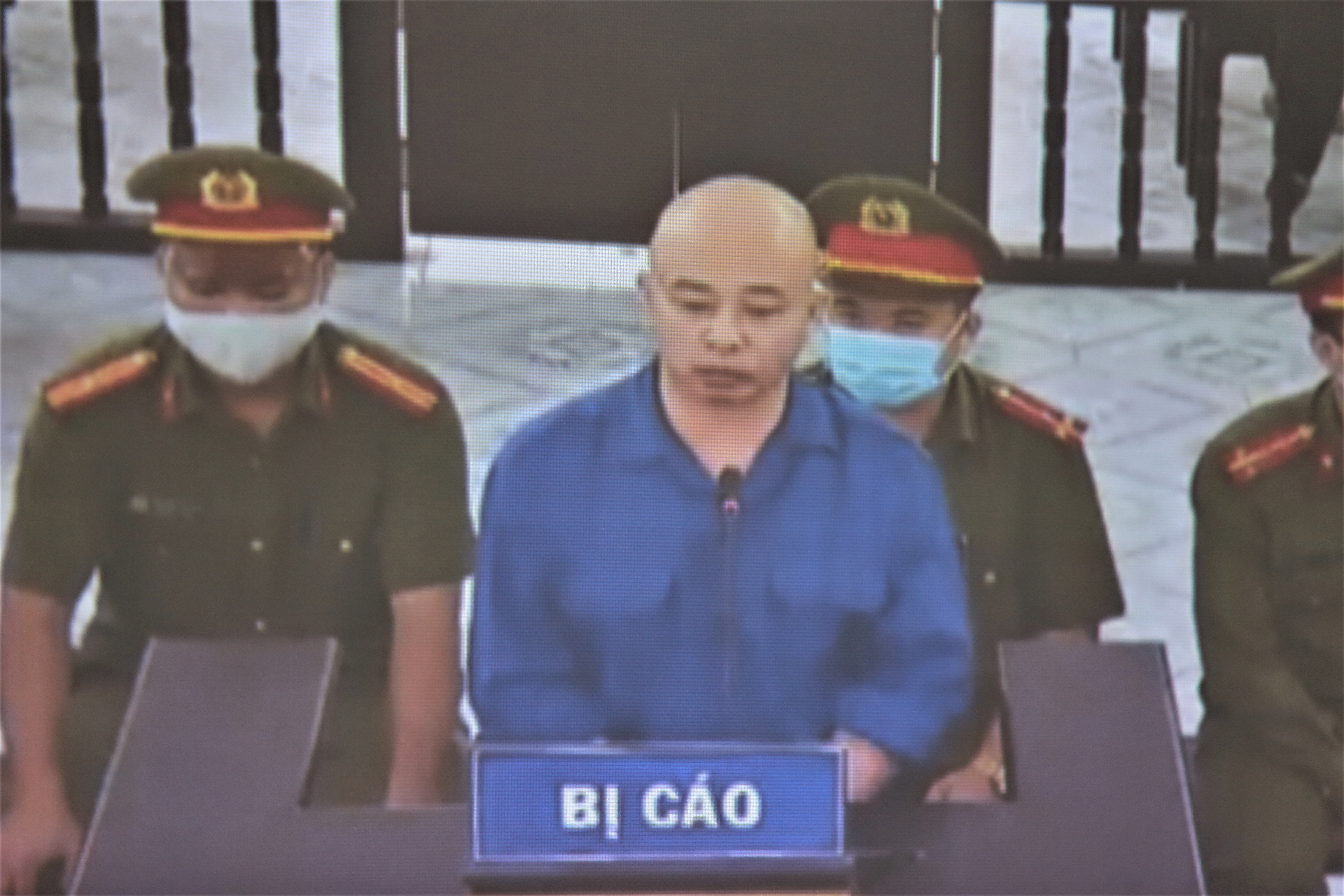 Duong 'Nhue' nhan sai khi danh nguoi o tru so cong an hinh anh