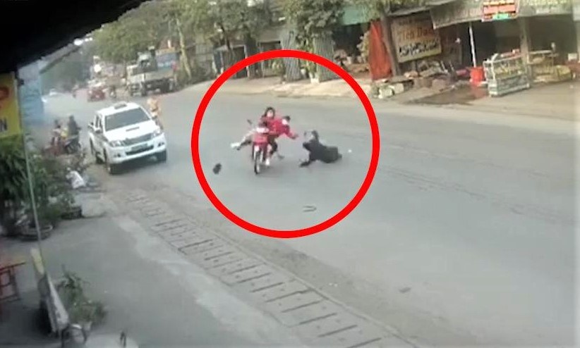 tai xe lao xe vao canh sat anh 1