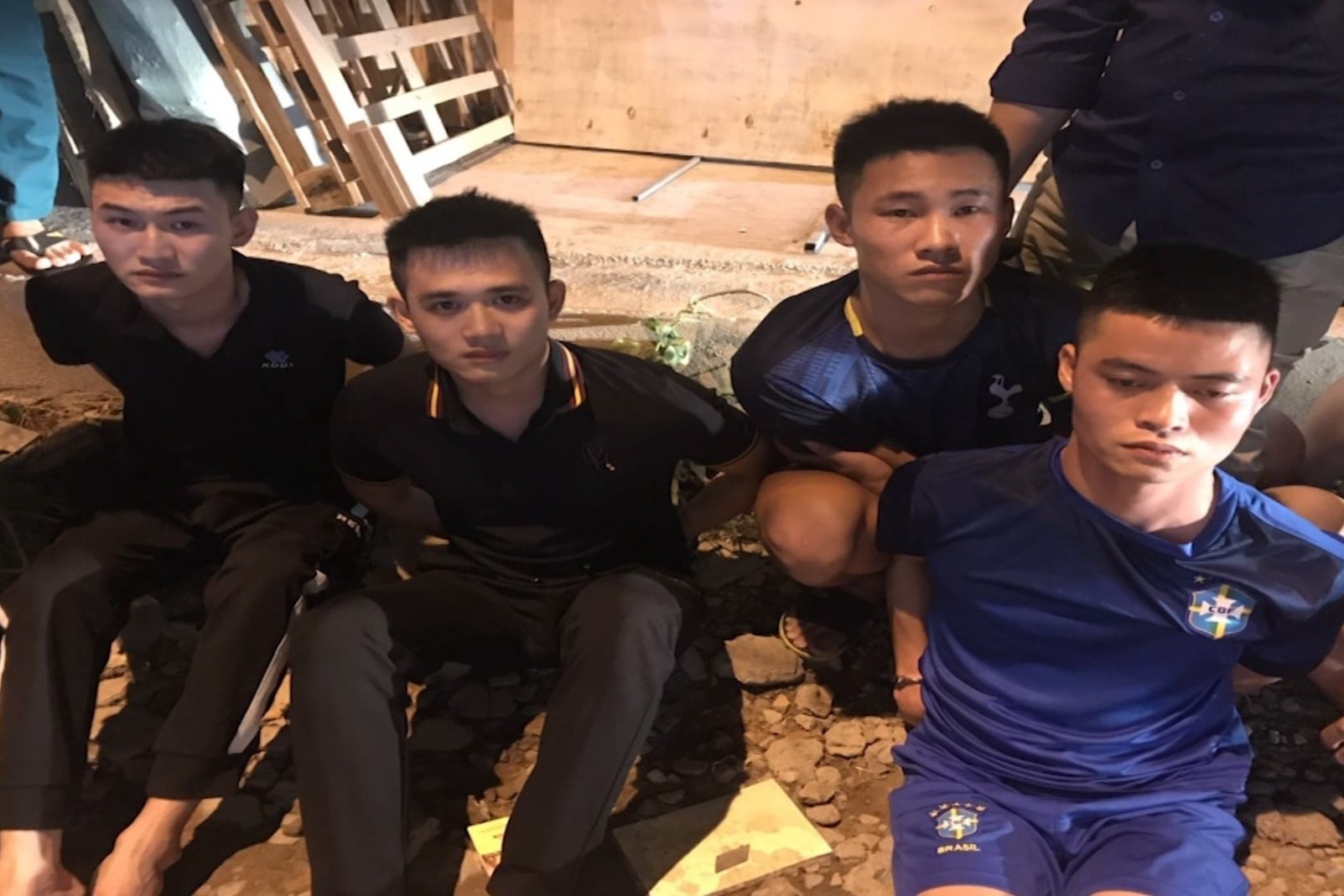 Dan canh va cham giao thong de chem nguoi hinh anh