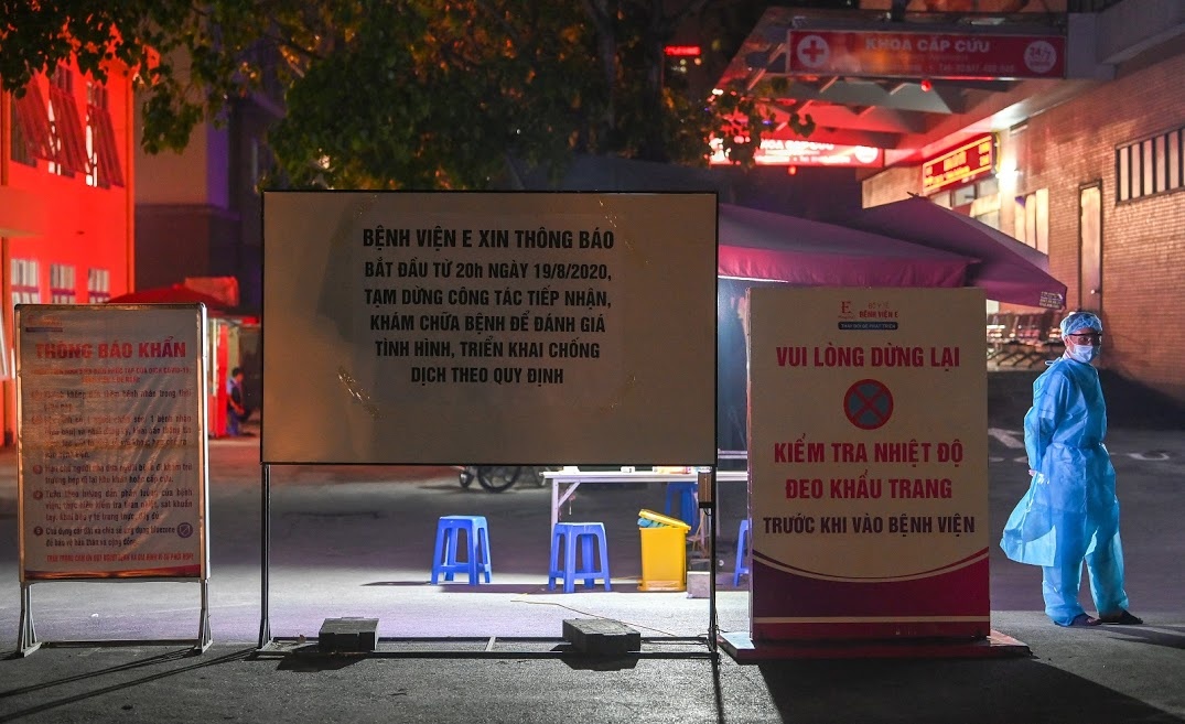 Phong toa Benh vien E anh 2