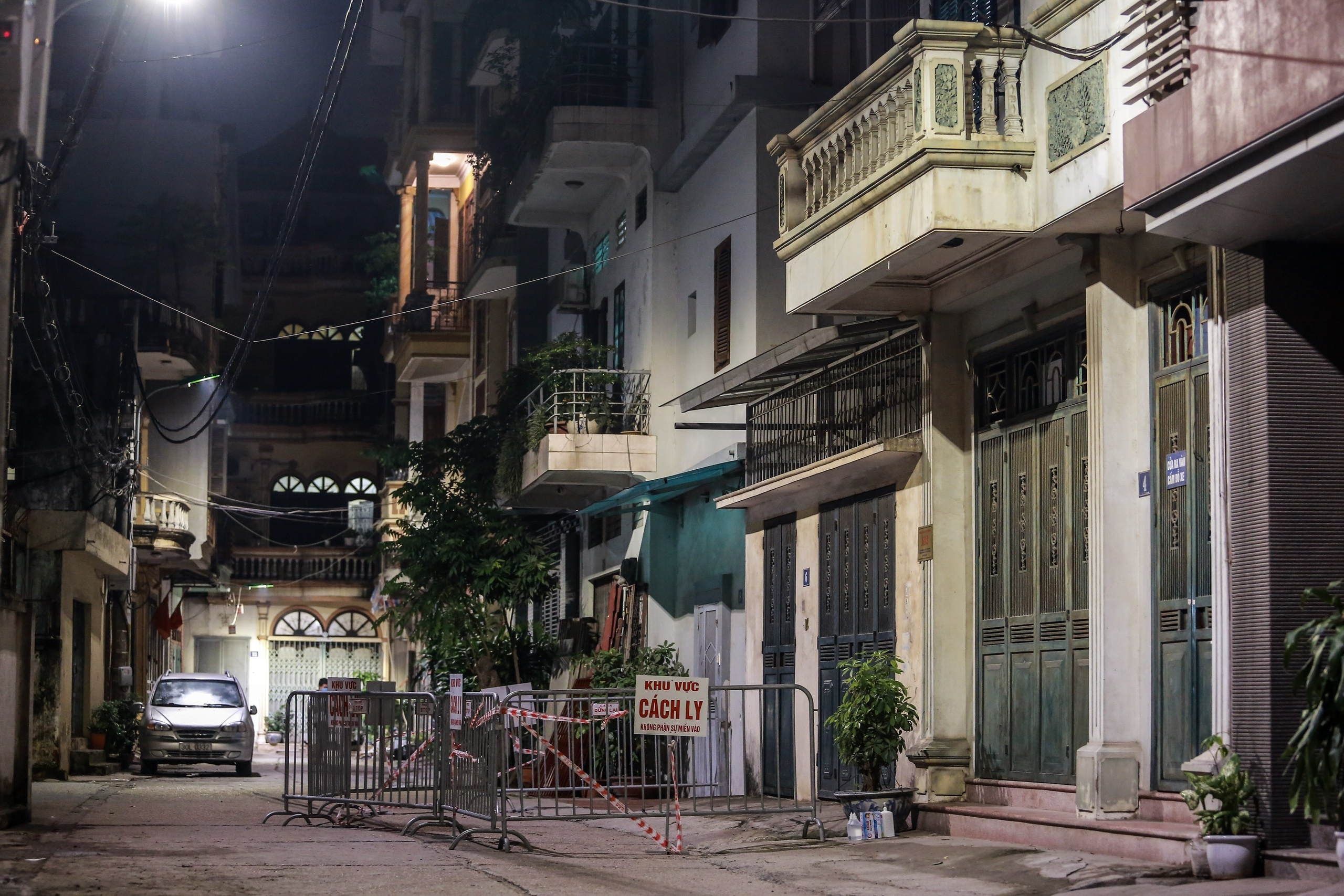 Phong toa Benh vien E anh 8