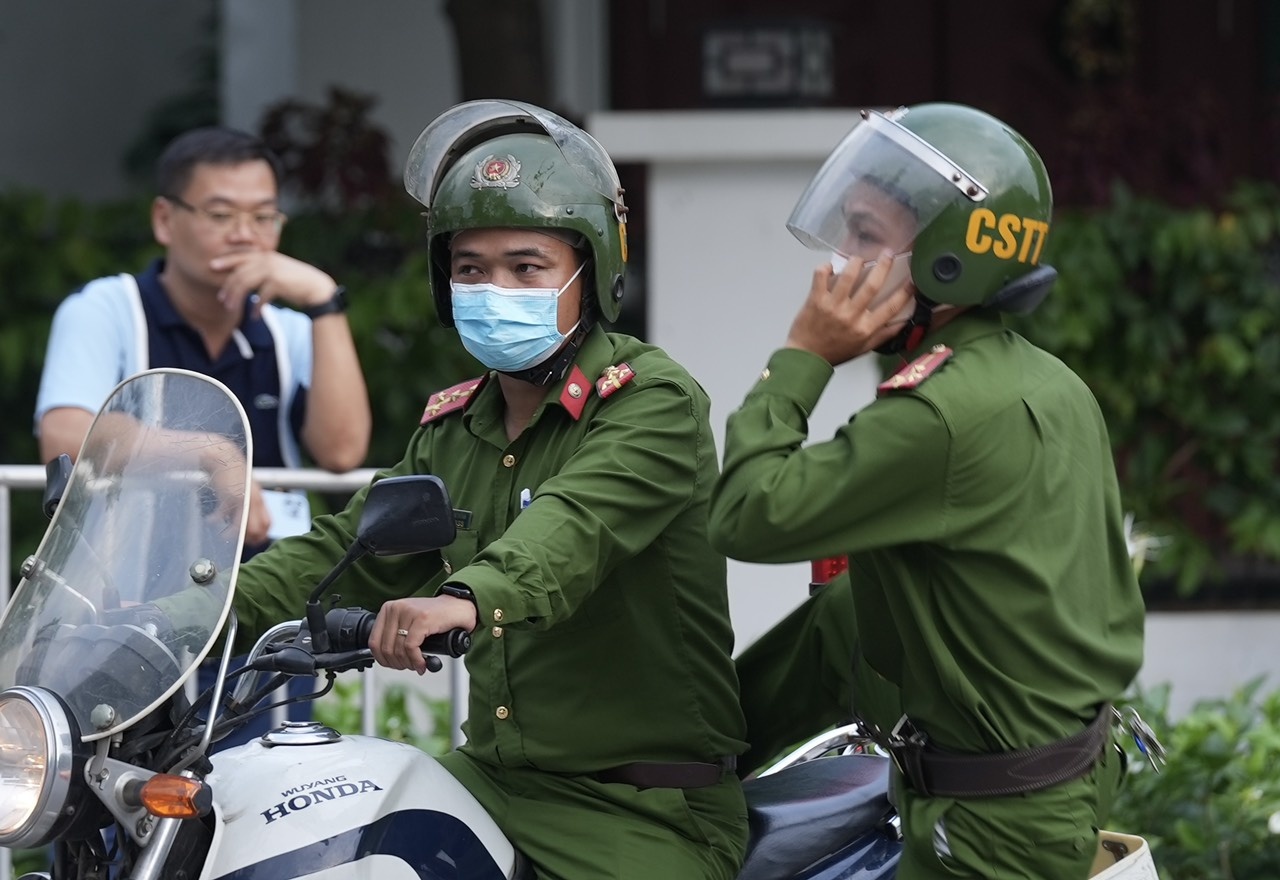khám xét nhà ông Nguyễn Thanh Long ảnh 5 kham xet nha ong Nguyen Thanh Long anh 5