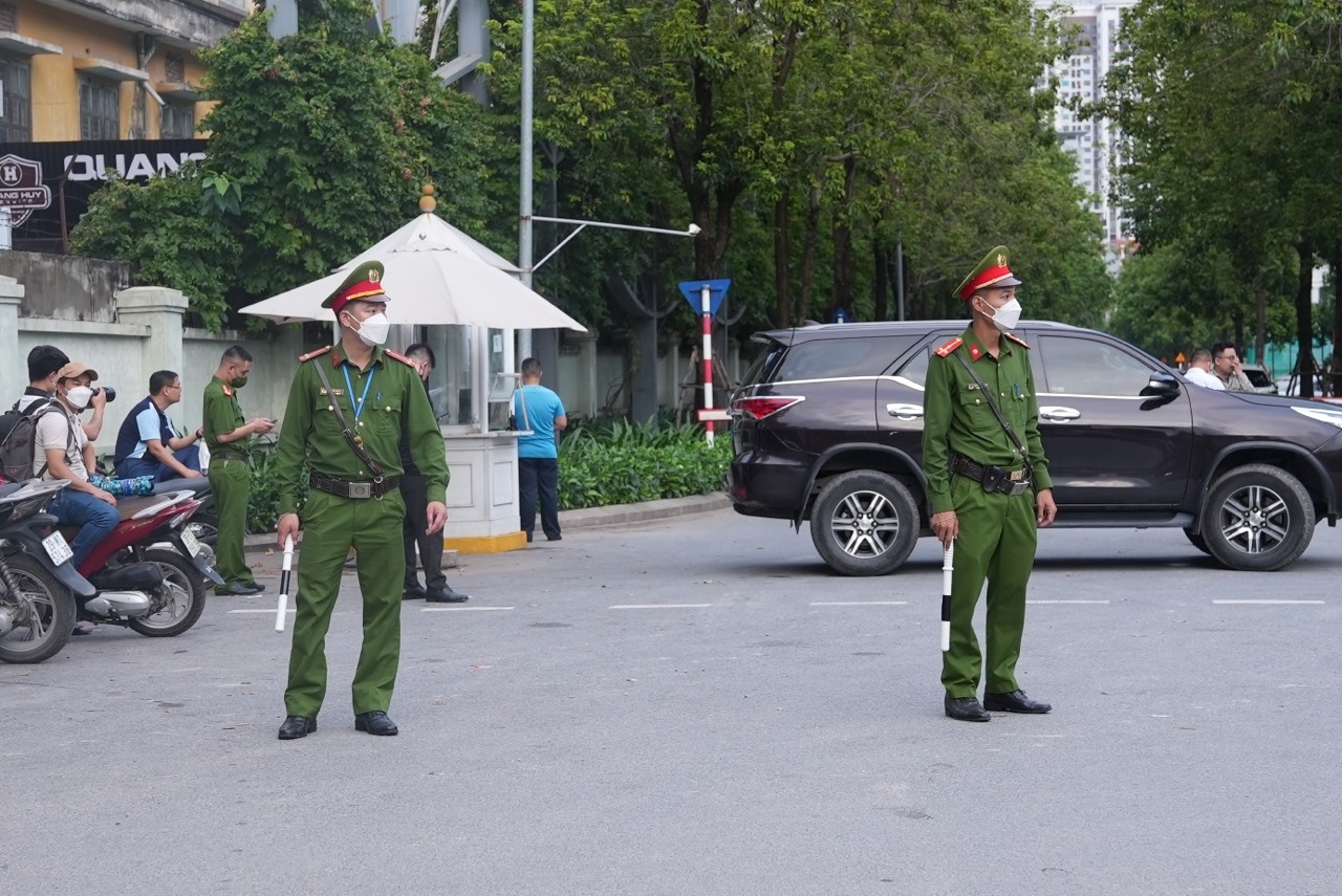 khám xét nhà ông Nguyễn Thanh Long ảnh 6 kham xet nha ong Nguyen Thanh Long anh 6
