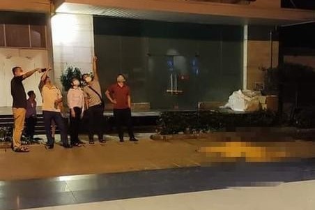 Nam thanh nien roi tu tang 22 chung cu hinh anh