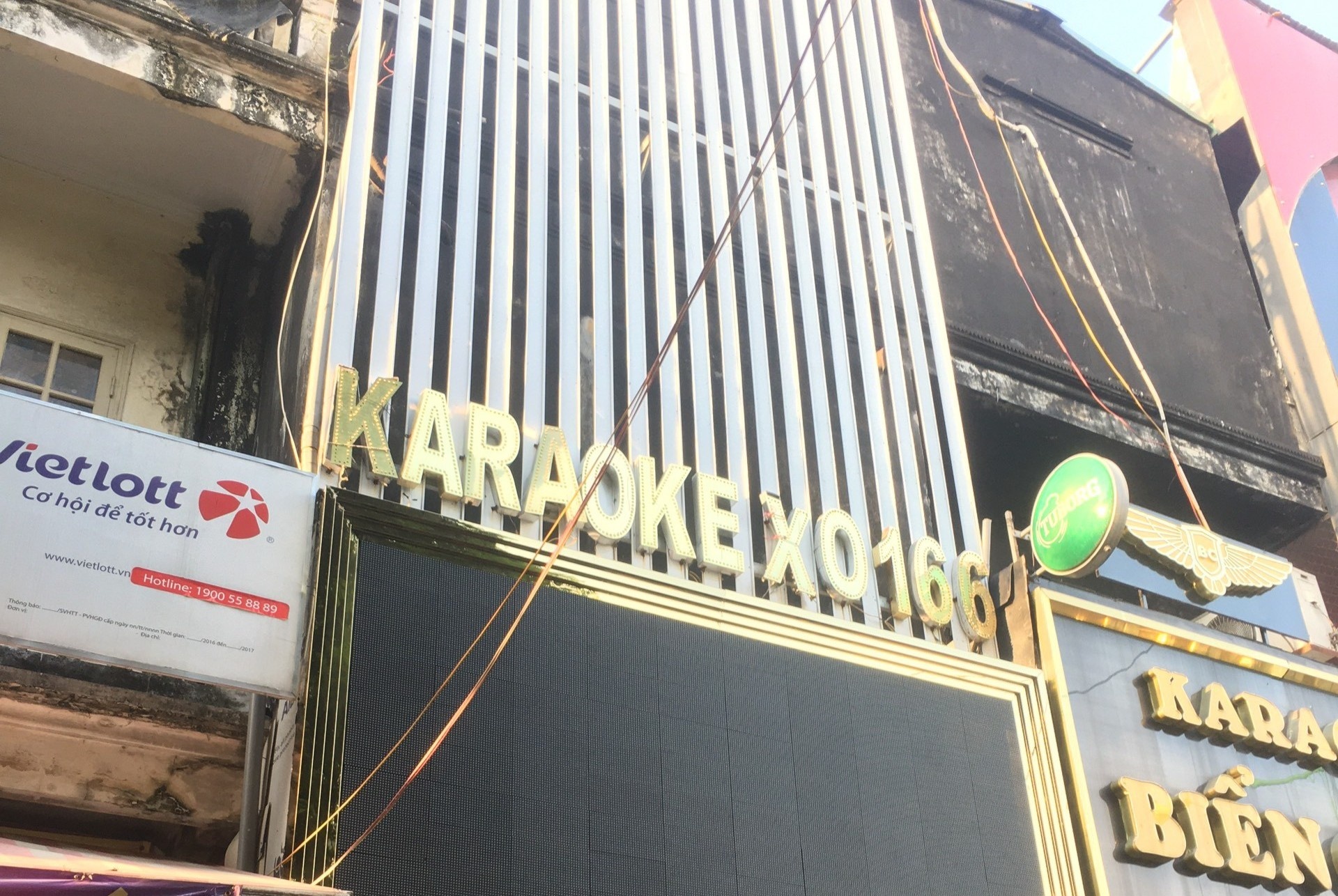 7 nguoi o quan karaoke thoat khoi dam chay hinh anh