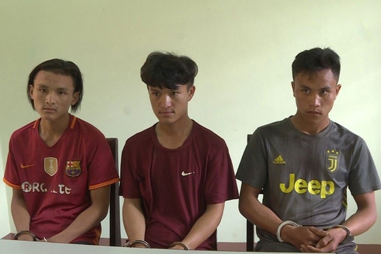 Vut 20 banh heroin roi bo tron vao rung hinh anh