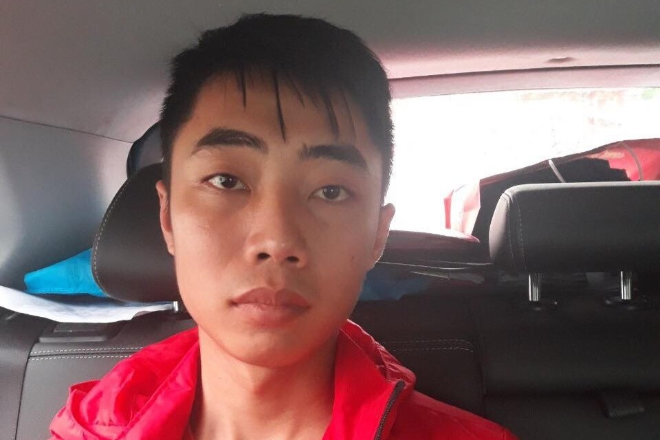Nam thanh nien duoi chem nguoi trong khu cach ly hinh anh