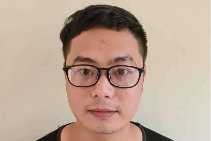 Khoi to 4 thanh nien cam ma tau dieu pho hinh anh