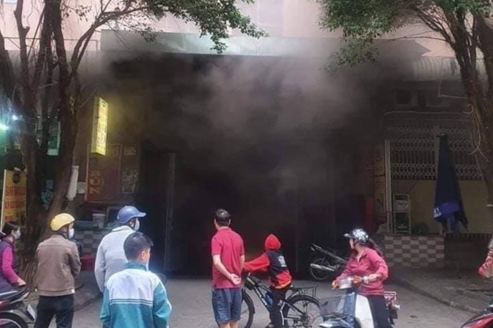 Ca tram nguoi thao chay vi chay tang ham chung cu hinh anh