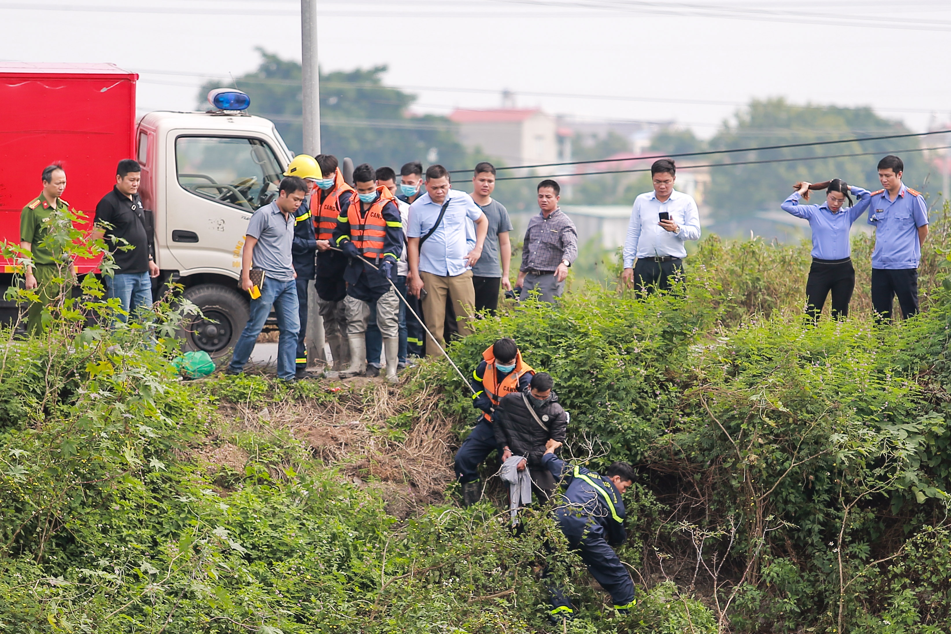 nu sinh mat tich anh 2