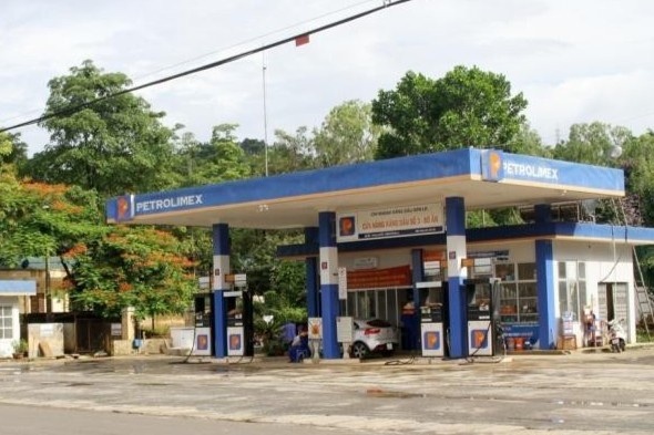 Nguoi phu nu chet trong tu the treo co sau kho xang hinh anh