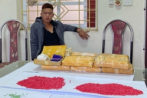 Van chuyen 72.000 vien ma tuy khi dang bi truy na hinh anh