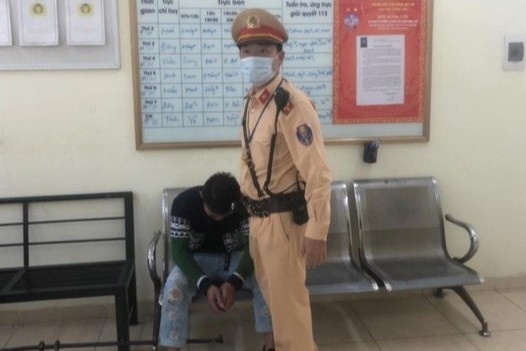 Ngan thanh nien dinh nhay cau Chuong Duong hinh anh