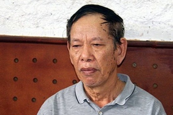 Khoi to ong lao 72 tuoi xam hai nu sinh lop 7 hinh anh