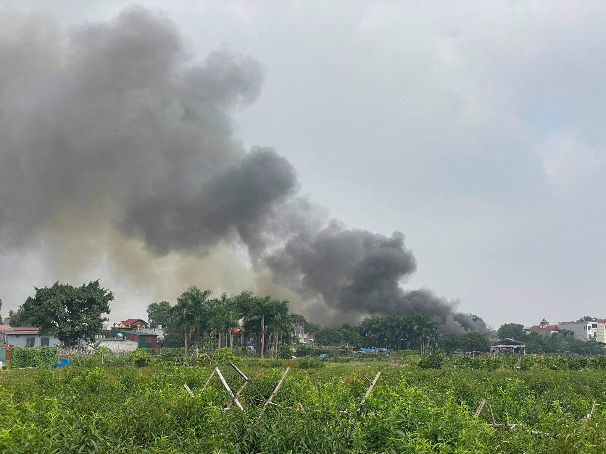 chay cua hang vat lieu xay dung anh 1