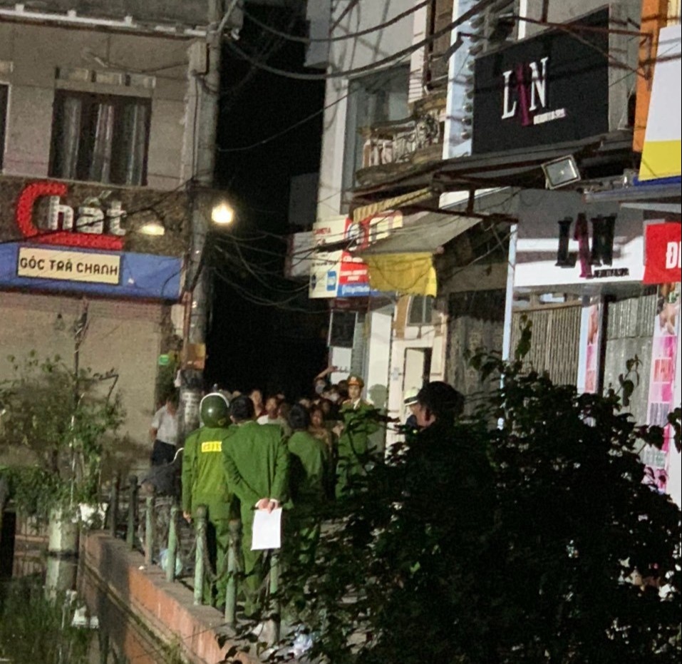 ném bom xăng sang nhà hàng xóm ảnh 2 nem bom xang sang nha hang xom anh 2