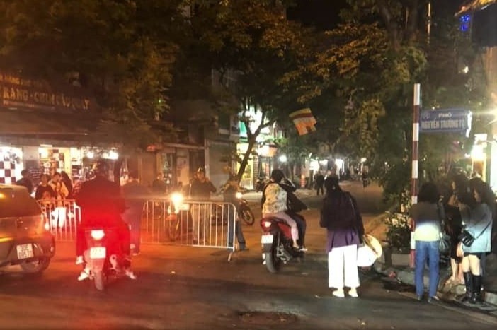 Phat hien qua bom lon o Ha Noi hinh anh